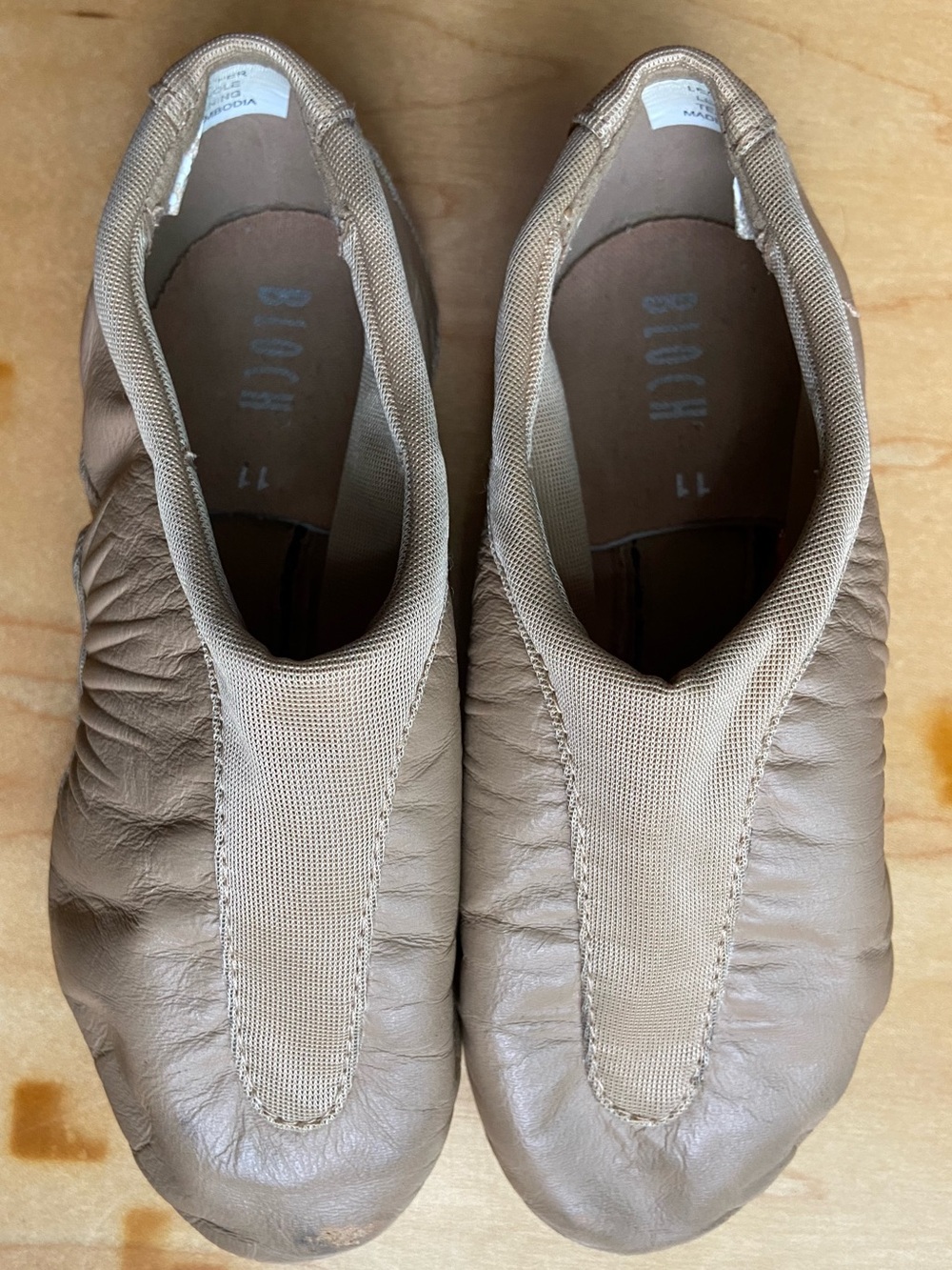 Bloch girls size 11 Tan Leather Slip-On Jazz Shoes